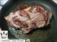 Faire frire la viande sur de la graisse (huile vég...