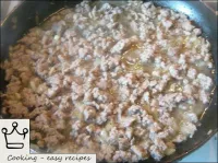 Fry the minced meat, stirring, 4-5 minutes, over a...