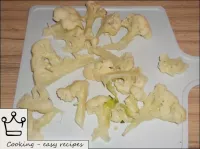 Cut the cabbage into longitudinal slices and disas...