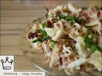 Canned tuna salad with apples and celery...