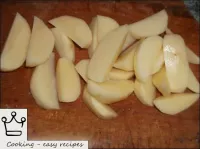 Peel the potatoes, wash, cut into wedges. ...
