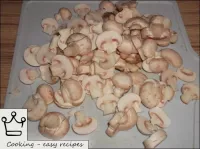 How to make potatoes with mushrooms: Cut mushrooms...