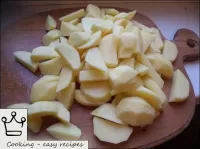 Peel the potatoes, wash, cut into small wedges. ...