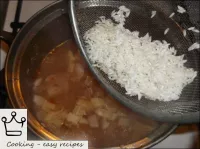 Depois salgar, adicionar arroz lavado. ...