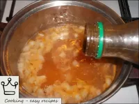 Añadir los tkemali. Cocinar la sopa hasta que esté...