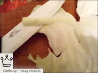 Cut the thickened part of the cabbage leaves. To m...