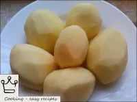 How to make potatoes: Peel the potatoes, wash. ...