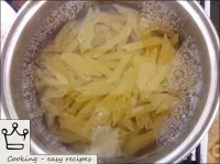 How to make navy pasta: Boil 1. 5 liters of water,...