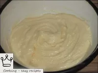 Crema crema está lista. La crema de crema lista de...