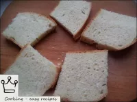 スプラッツとチーズでホットサンドイッチを作る方法：オーブンをオンにします。パンを細かく切る。...
