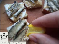 Saupoudrer légèrement le poisson de jus de citron....