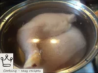 Cómo preparar una sopa de puré de pollo: Vierta el...