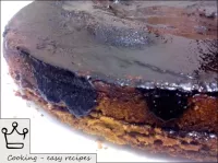 La glassa al cioccolato per la torta è pronta. Usa...