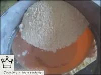 نخل وأضف الدقيق. ... نخل وأضف الدقيق. ...