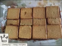 La torta di biscotti è fatta senza cucinare. Mette...